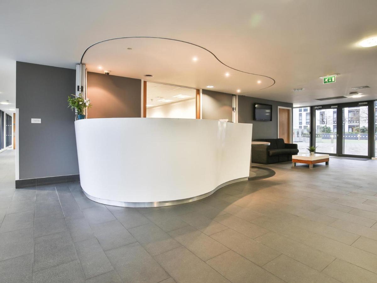 Apartment Sterling Court In Wembley *